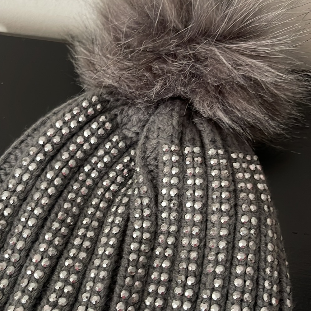 Two Isaac Mizrahi live gray and pink beaded winter hats with pom-pom - Picture 5 of 11
